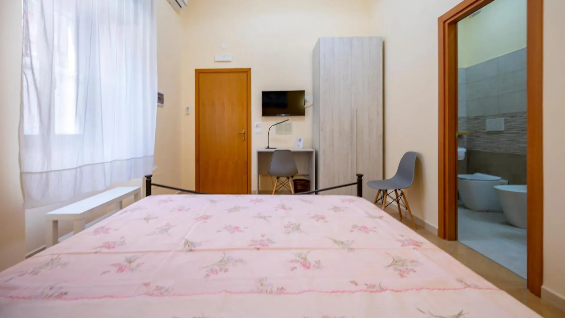 Il Cappello Sulle 23! Camere In Locazione Avola Guest house