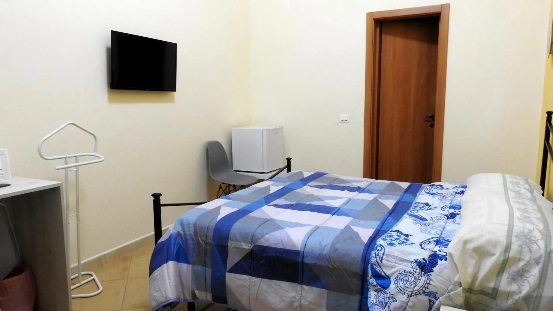 Il Cappello Sulle 23! Camere In Locazione Avola Italy